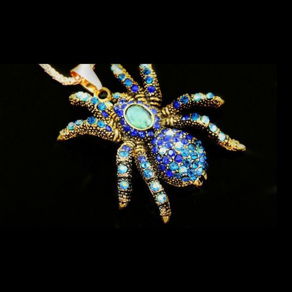 Betsey Johnson Jewelry - 💞 Betsey Johnson sparkling crystal blue necklace & brooch 💞